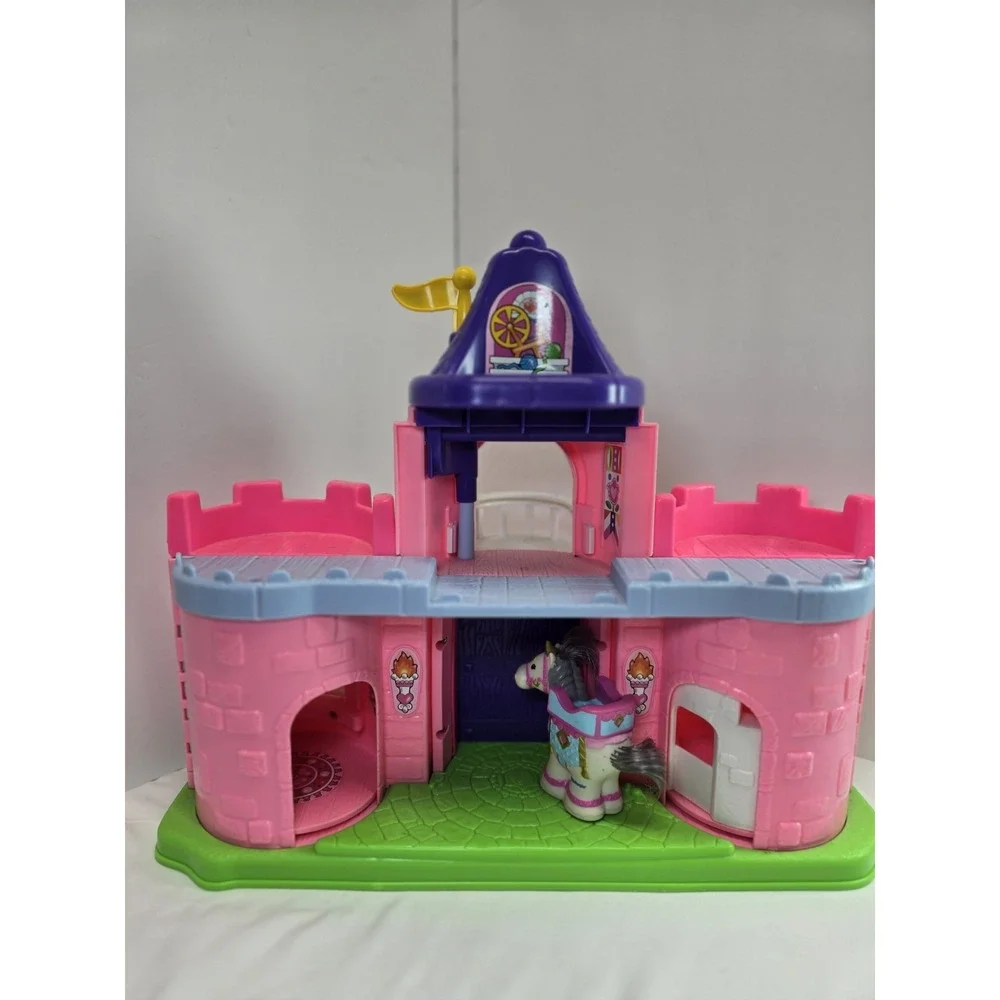 Vintage 2004 Fisher Price Little People Lil' Kingdom Pink Palace + Accessories